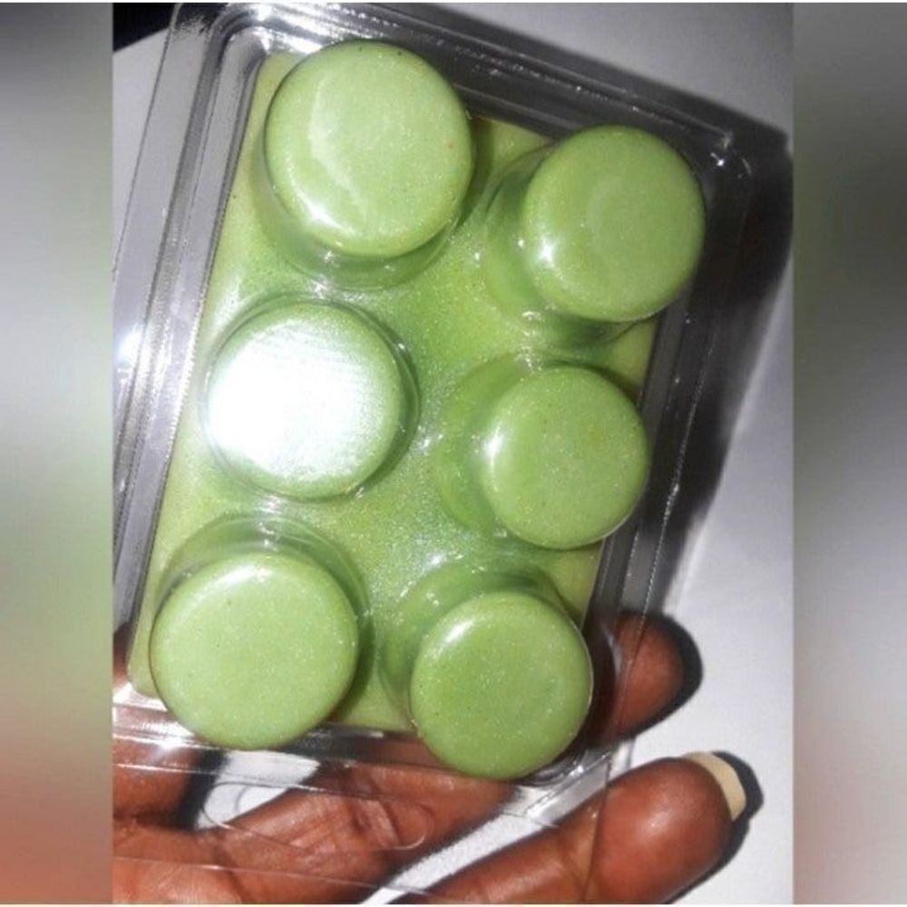Hand crafted Spring Green waxmelt Rounds